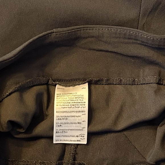 MACY'S JM Jennifer Moore Collection Capris Rivets Stretchy Black Size Small - Picture 15 of 15